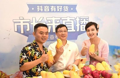 包洪文為三亞特色農(nóng)產(chǎn)品直播“帶貨” ，10分鐘銷售27萬元
