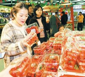 上海市民：陵水圣女果味道甜，水分足，好吃